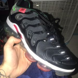 Worldwide vapor maxes